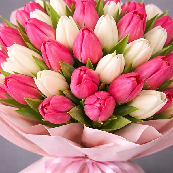 Для моей принцессы - букет из белых и розовых тюльпанов