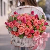 Заветная мечта - корзина с кустовыми розами и тюльпанами 3